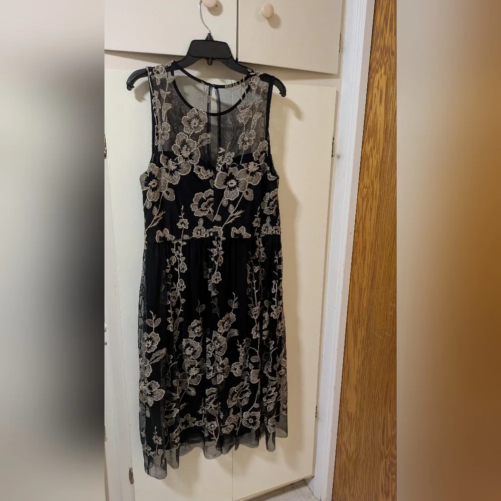 Beige by ECI Elegant Navy Floral Dress Size 14. - Picture 4 of 7